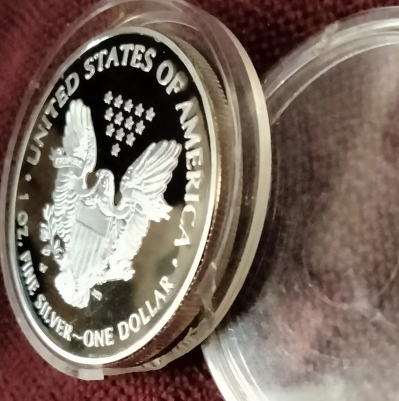 1 ounce of fine silver"SlLVER EAGLE' Coin - Picture 4 of 12